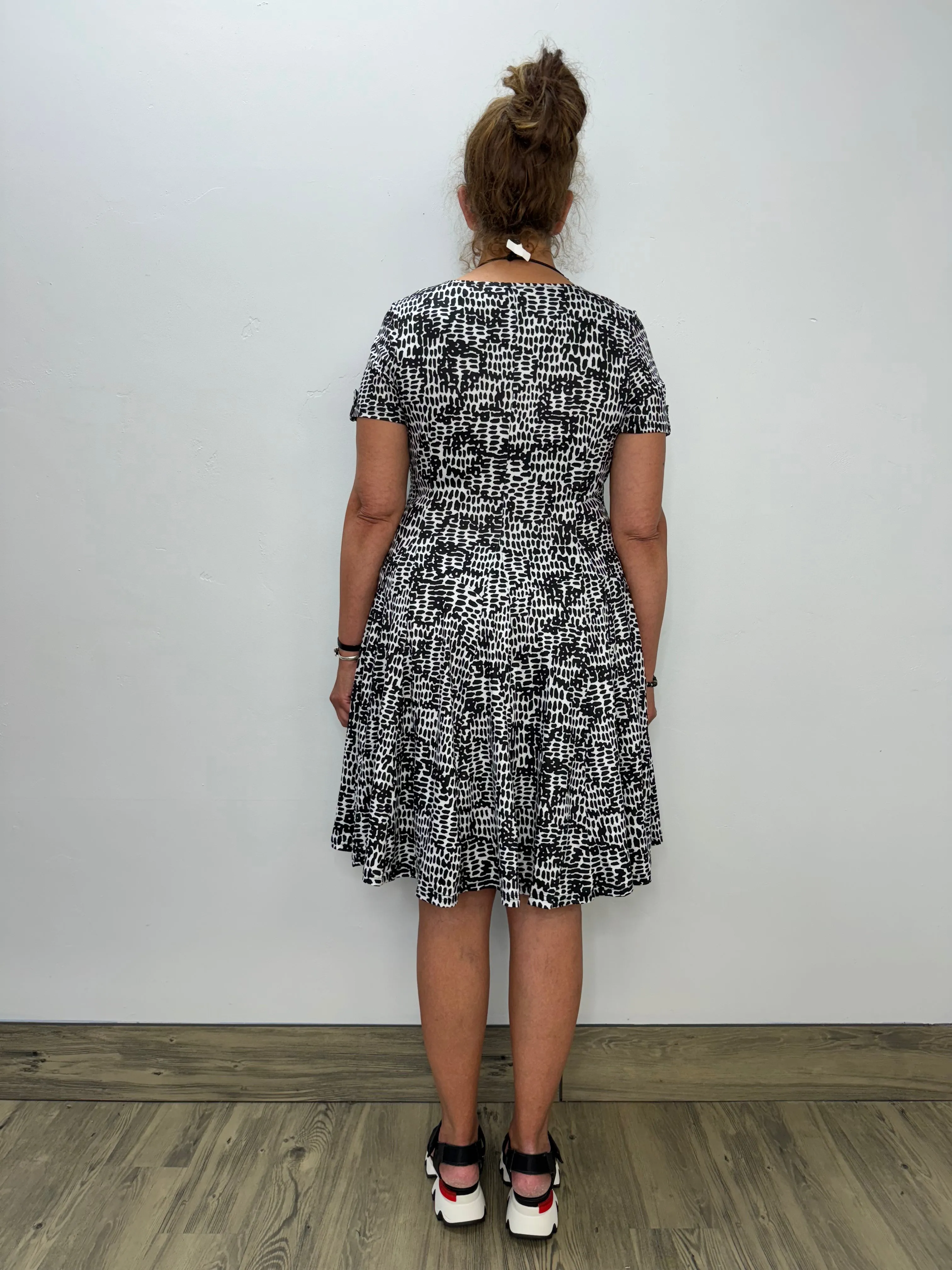 Black and White Short Sleeve Bubble Dress