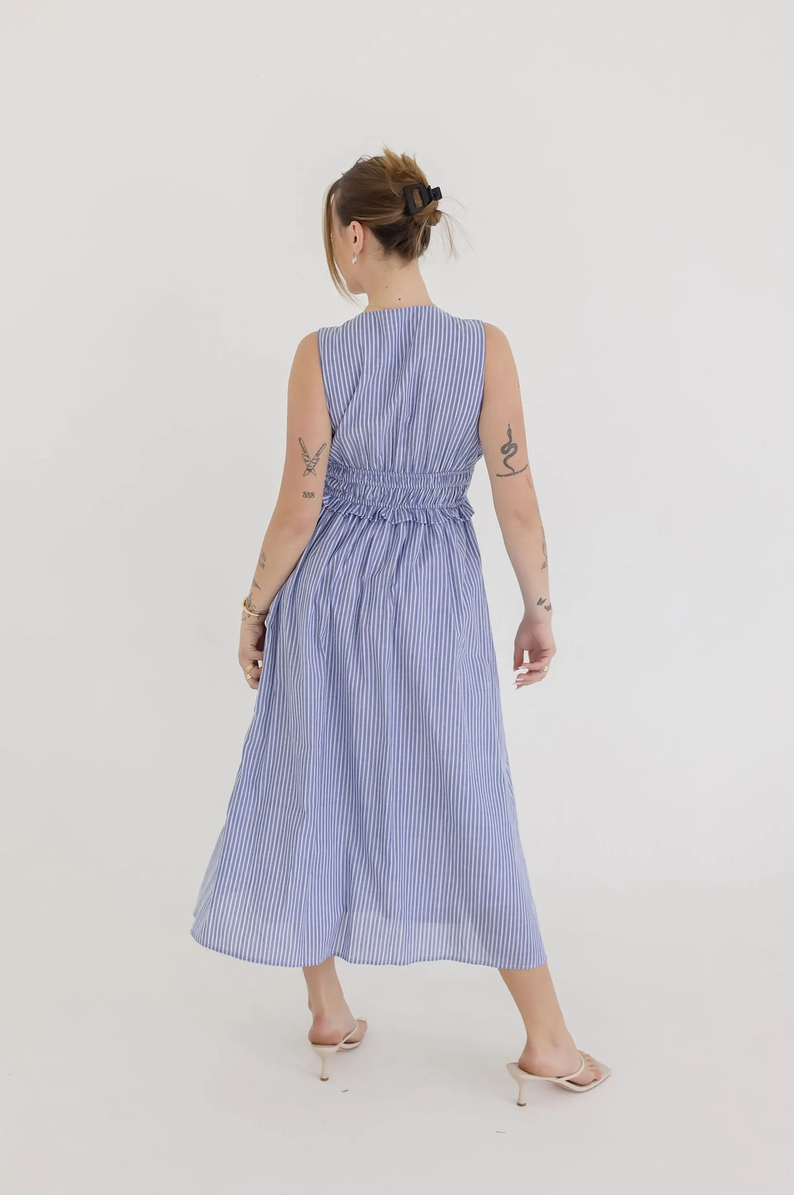 Leigh Sleeveless Stripe Print Shirred Waist Midi Dress Blue