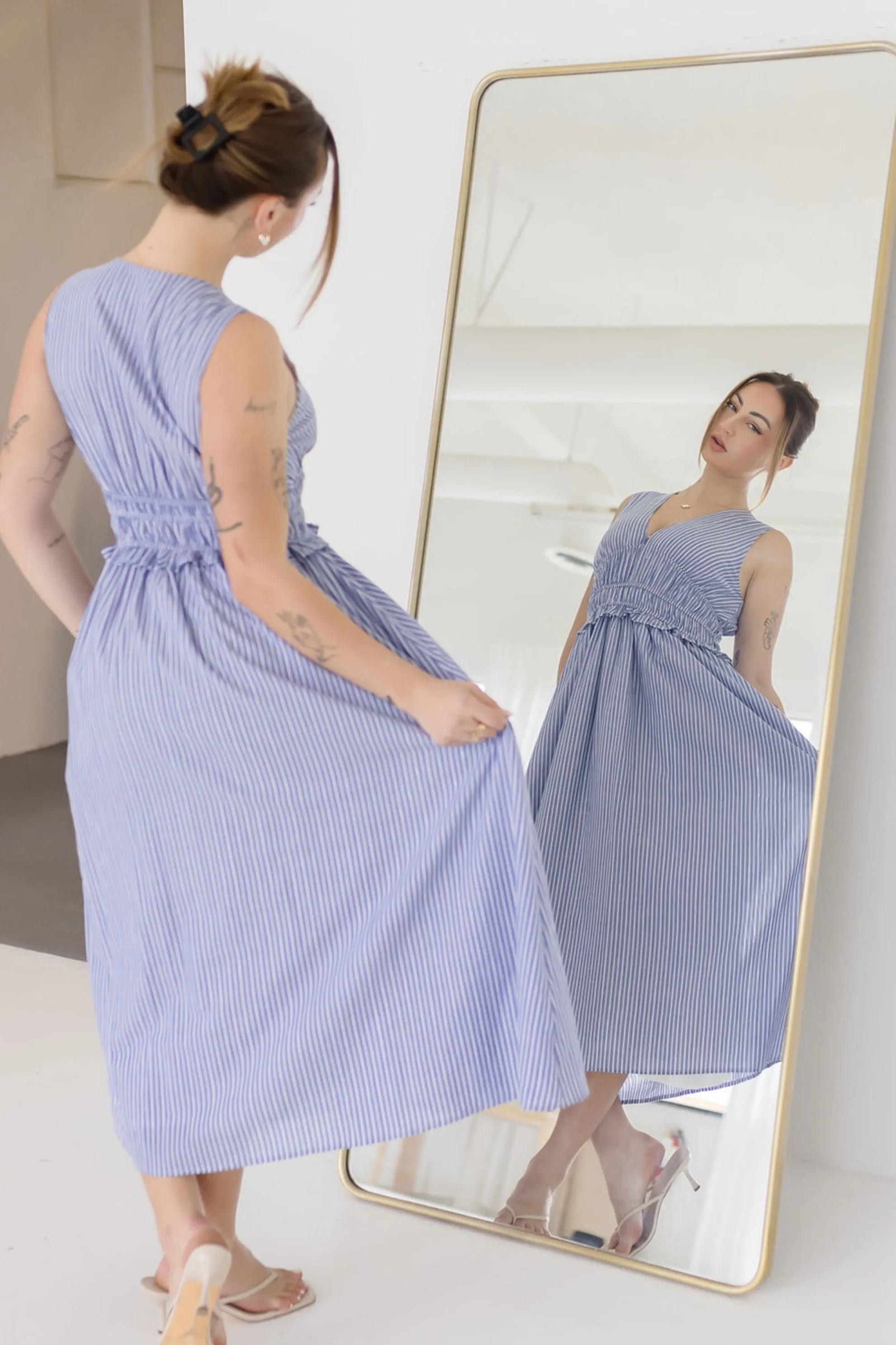 Leigh Sleeveless Stripe Print Shirred Waist Midi Dress Blue