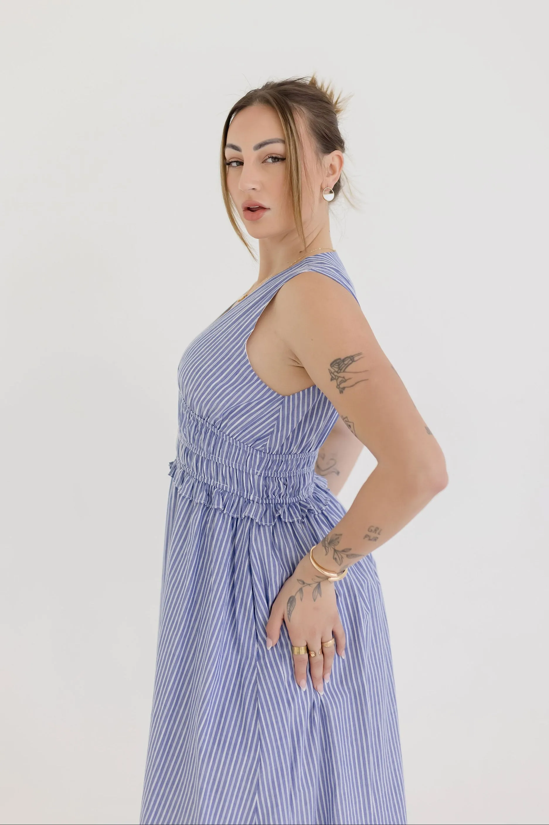 Leigh Sleeveless Stripe Print Shirred Waist Midi Dress Blue