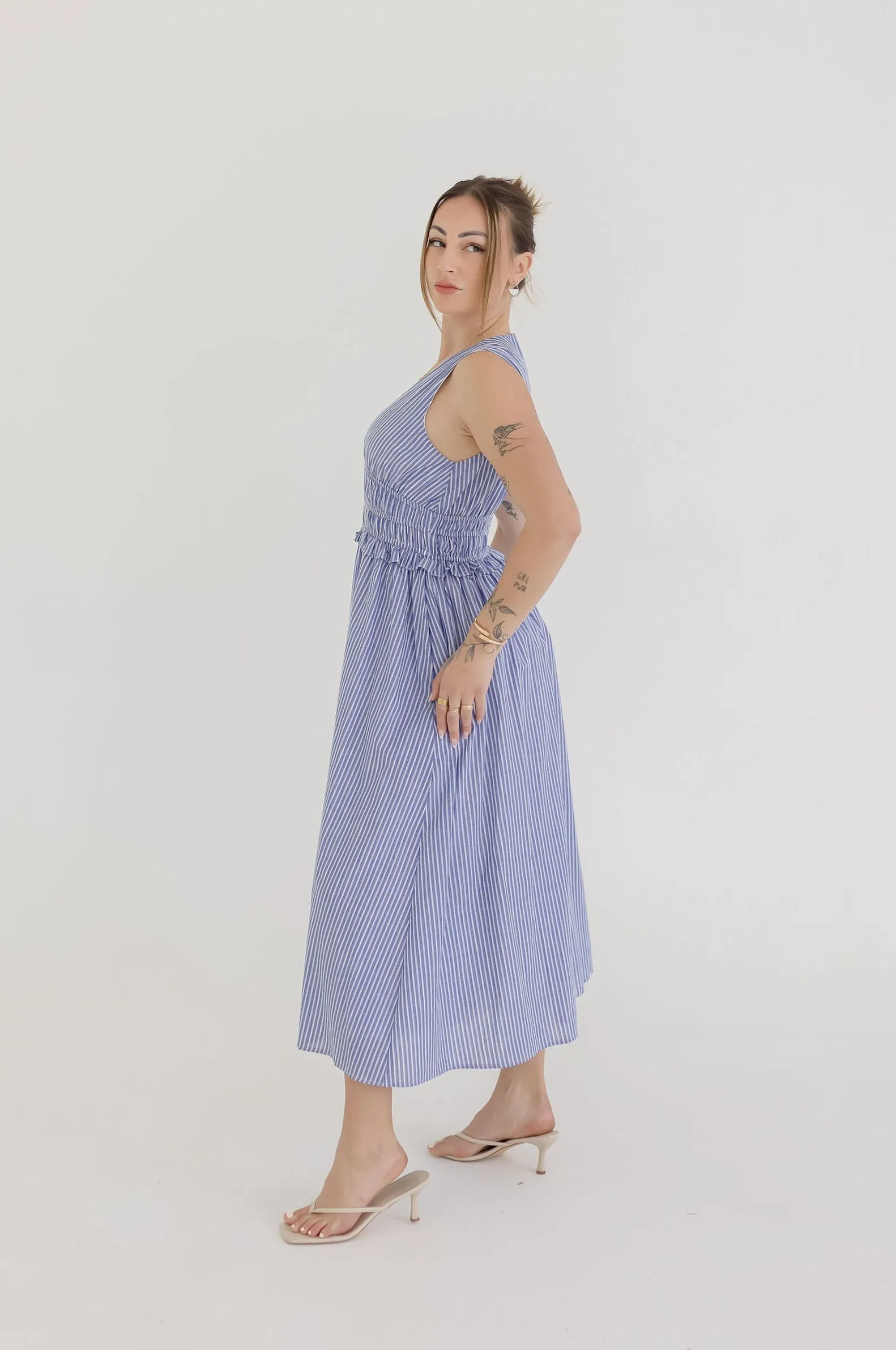 Leigh Sleeveless Stripe Print Shirred Waist Midi Dress Blue